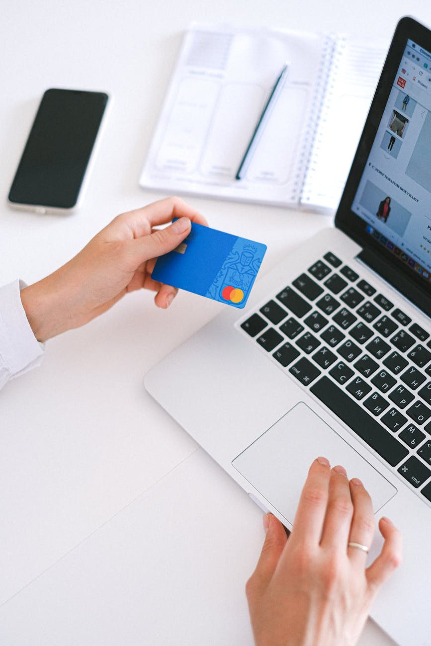 Want to save money when shopping online? Try these 3 tactics!